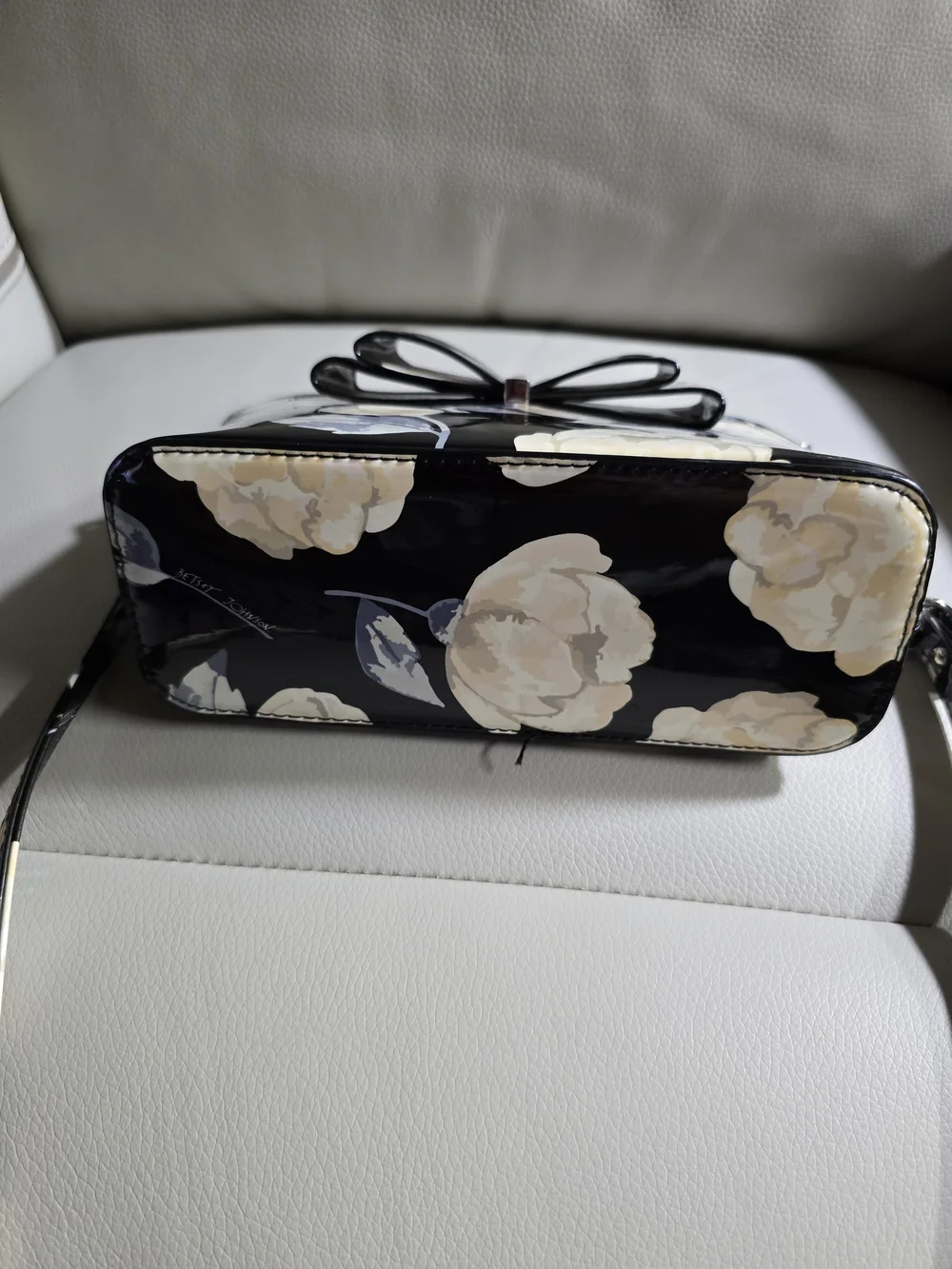 Floral EUC Patent Crossbody Bag in Black and Cream w/ A Bow 9x8x3.75